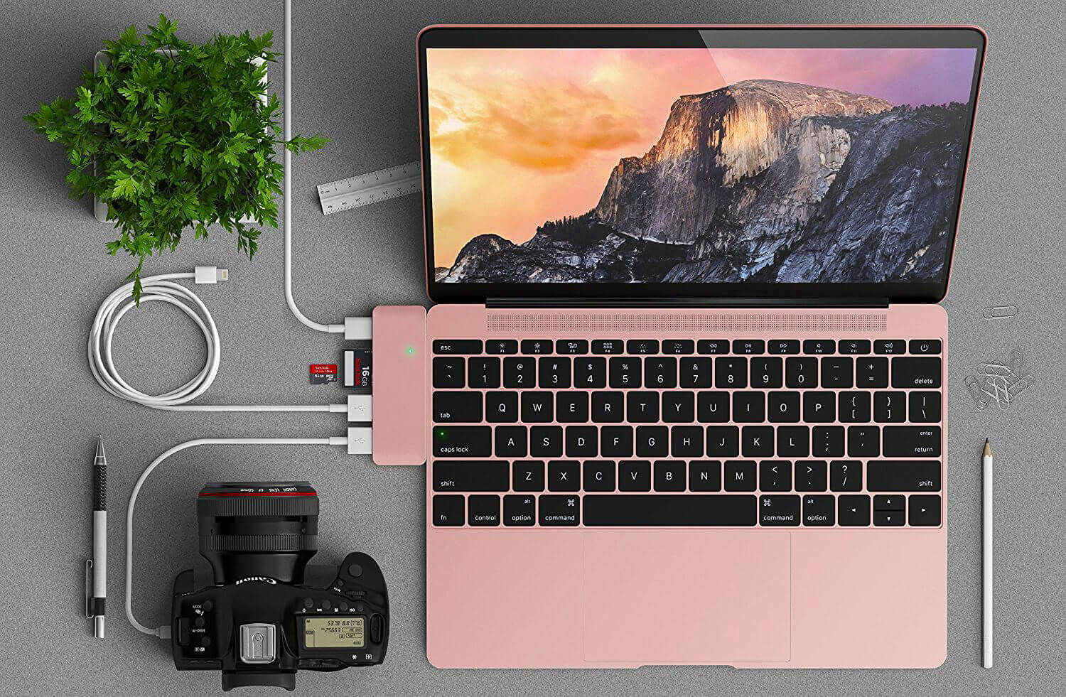 Satechi Type-C USB 3.0 Passthrough Hub і MacBook